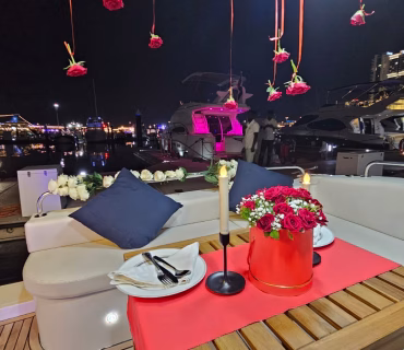 Romantic Dinner Yacht Cruise in dubai