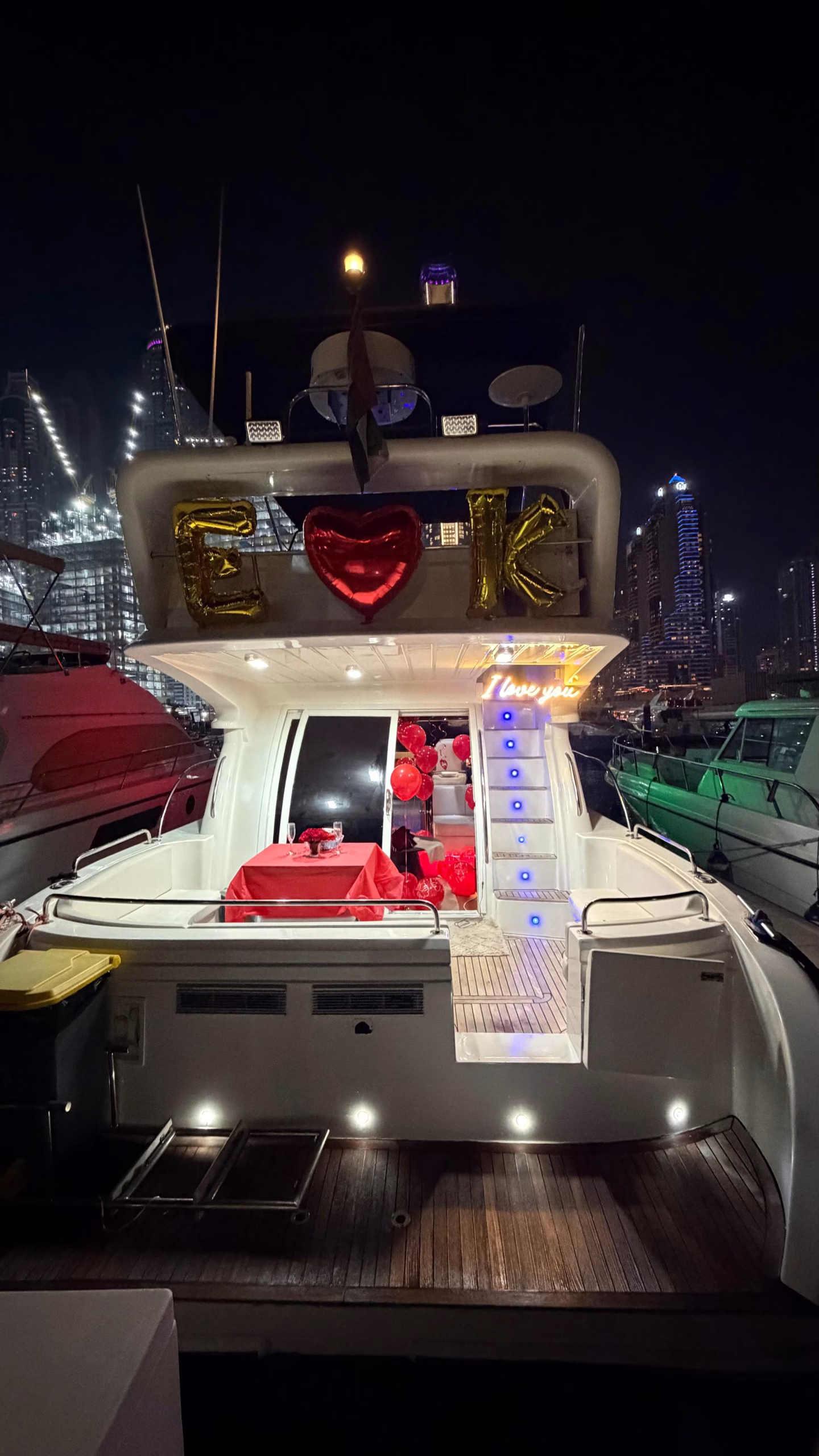 Romantic sunset yacht experience in Dubai