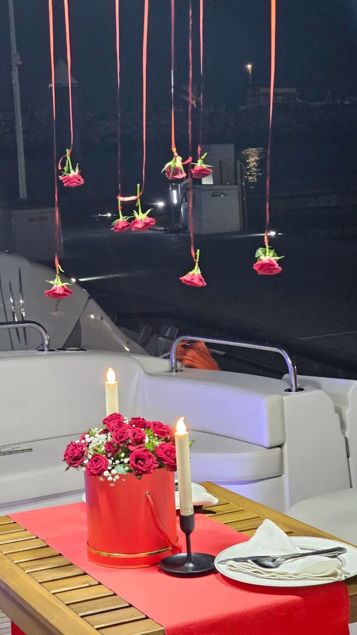 Private Valentine dinner on yacht in Dubai