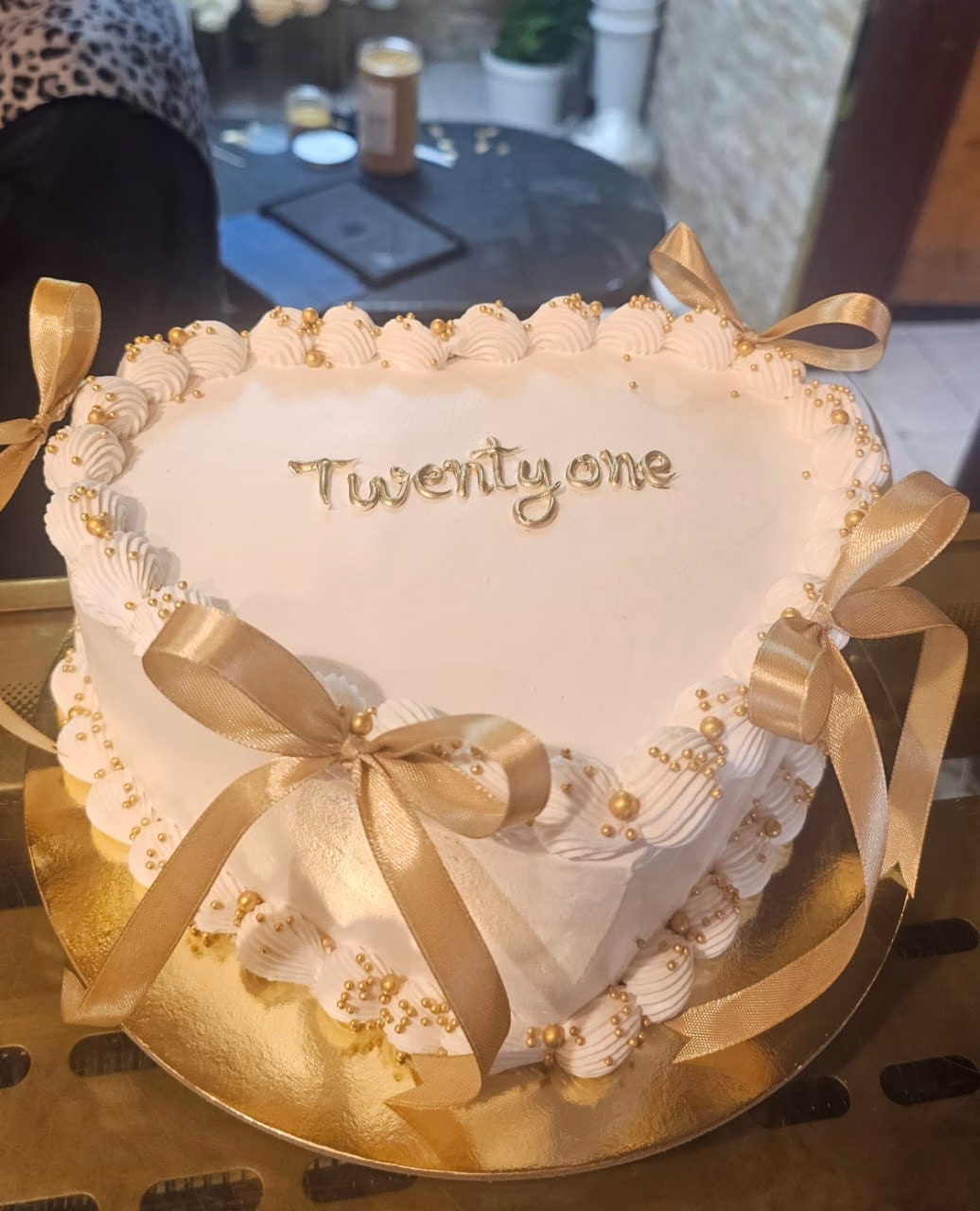 Custom cake option Dubai